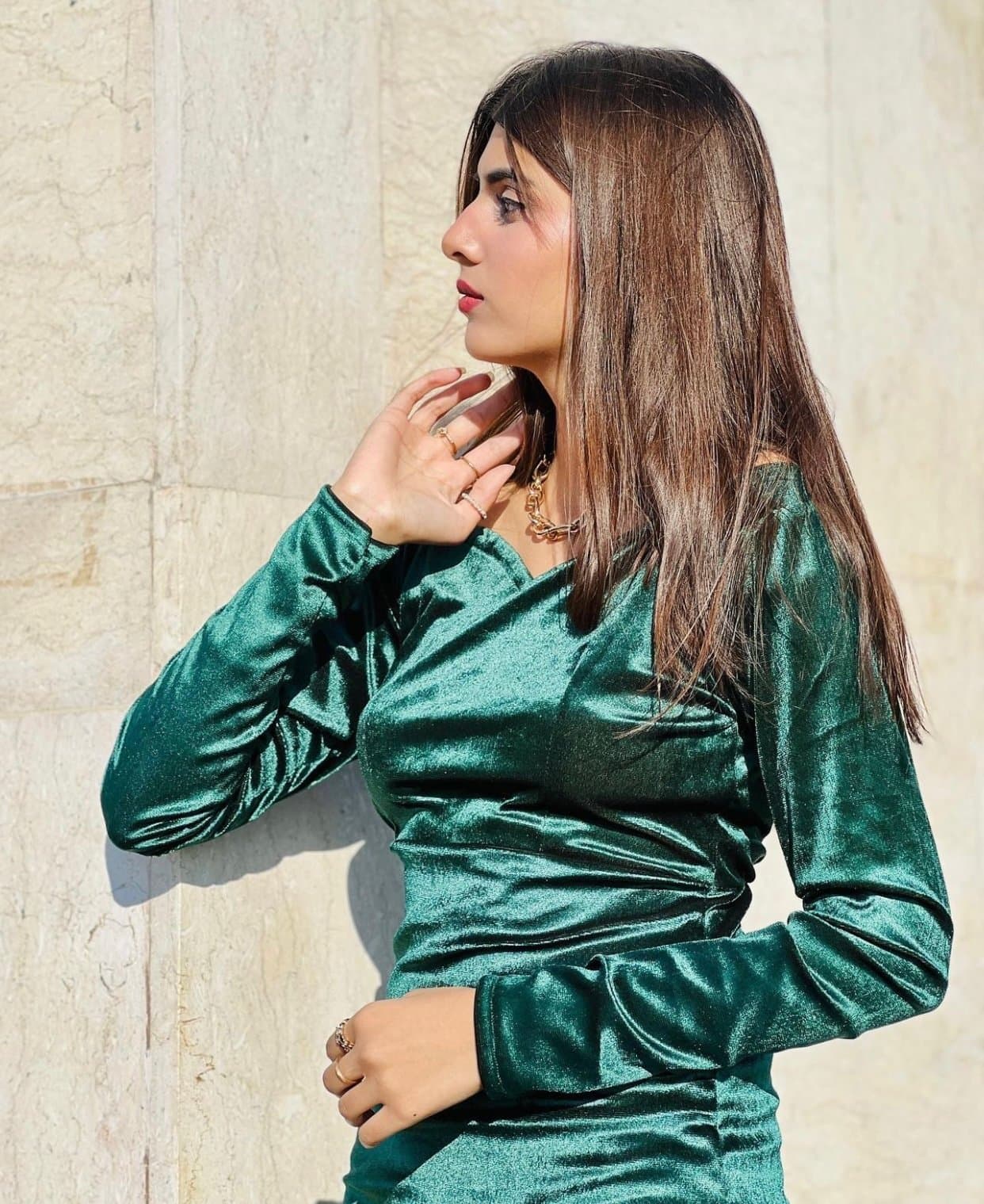 Emerald Velvet Bodycon Dress – image 4
