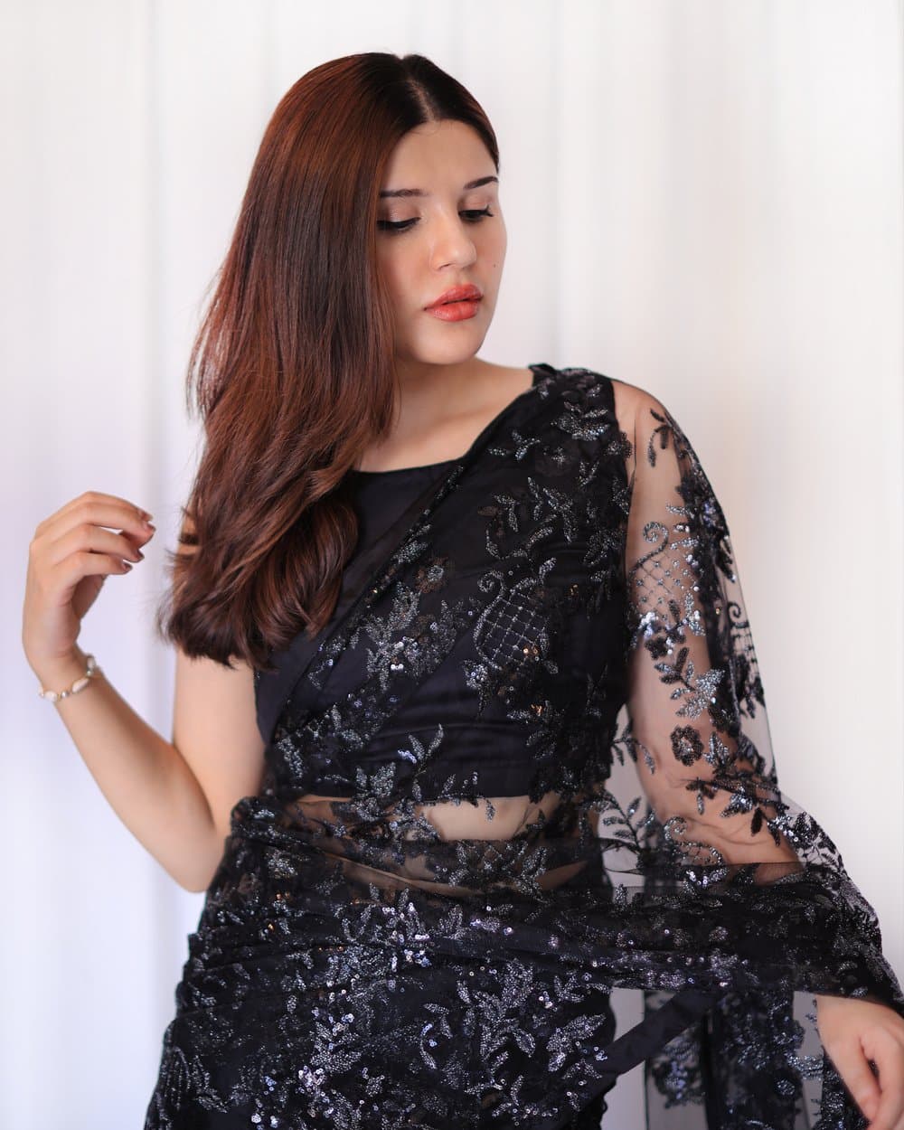 Black Swan Saree – image 4