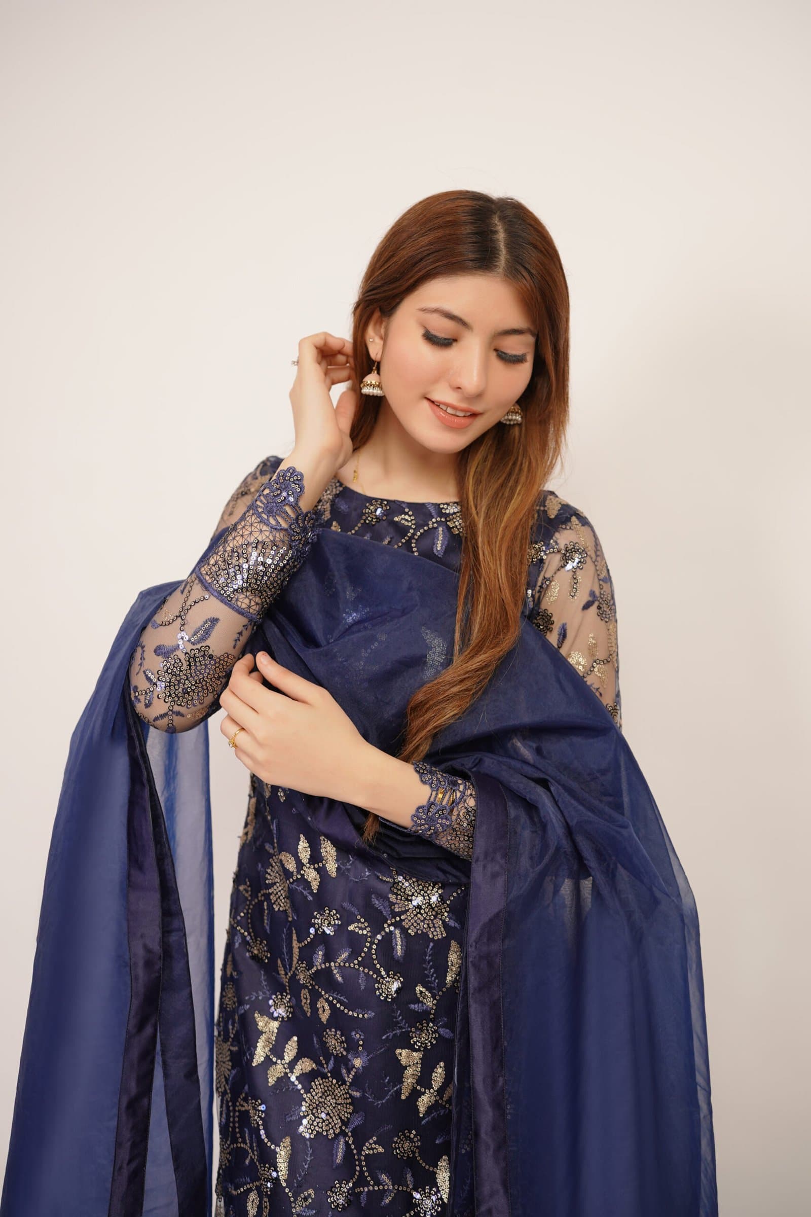 Elegance (Three Piece) – image 4